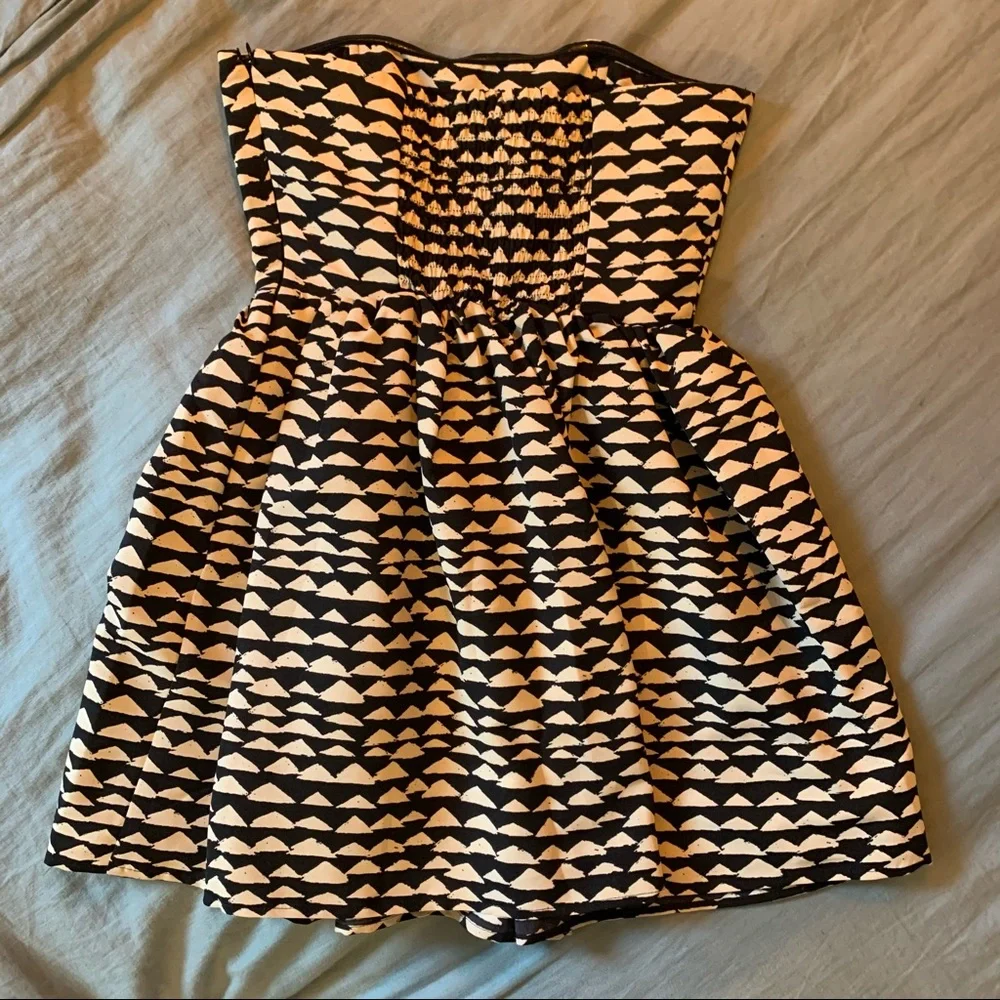 Patterned Strapless Mini Dress - Picture 6 of 6
